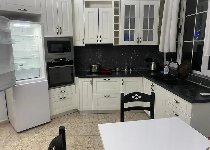 アパート White ティラナ